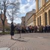 ЦВЕТЫ БЛОКАДНОМУ УЧИТЕЛЮ